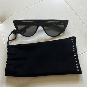 EUC Quay Australia X Sofia Richie Run Away Sunglasses Black